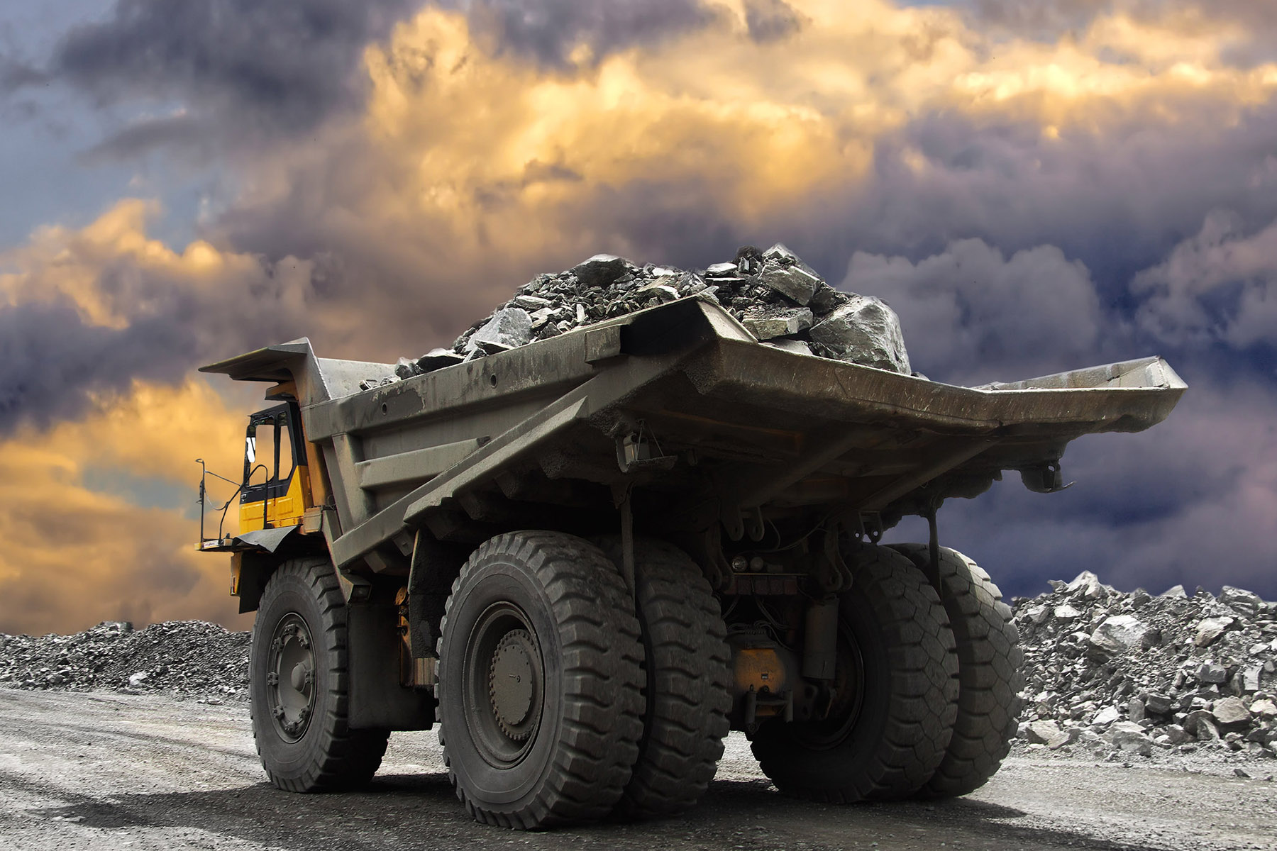 camion pour chercher les matières premières dans les mines - réalisation des cadrans fraporlux